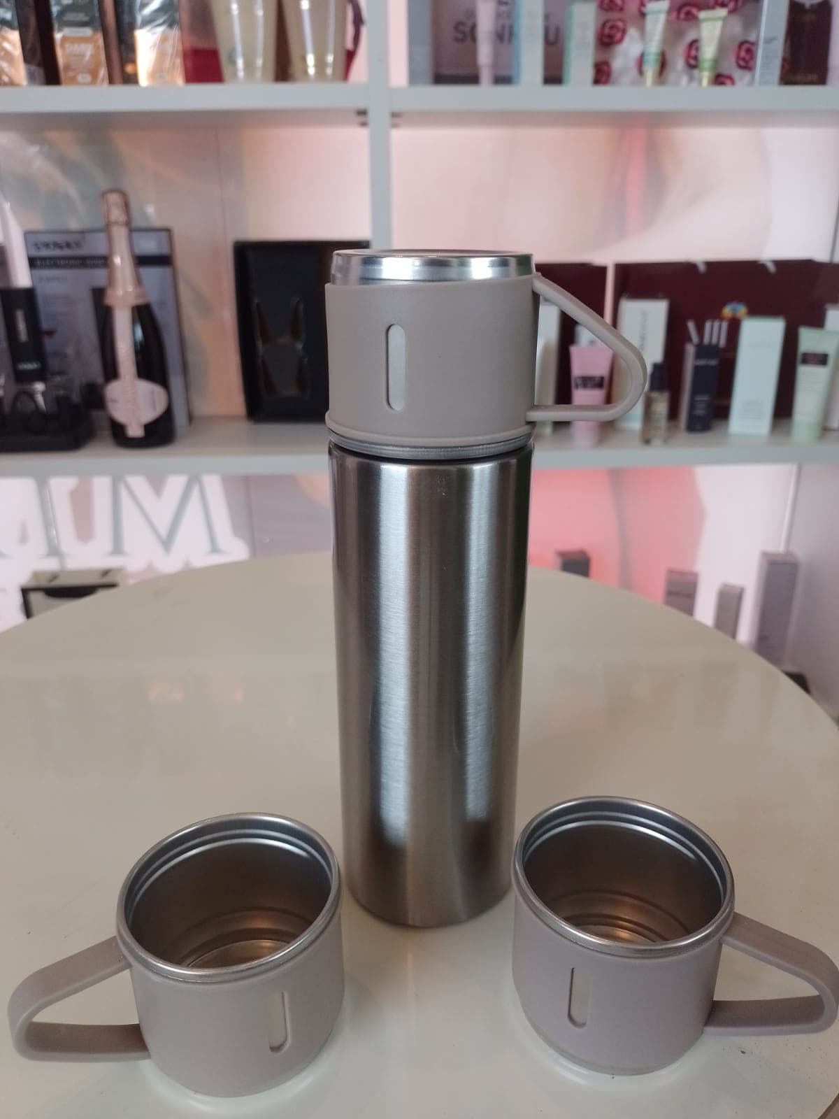 Garrafa Térmica Inox com 3 Copos