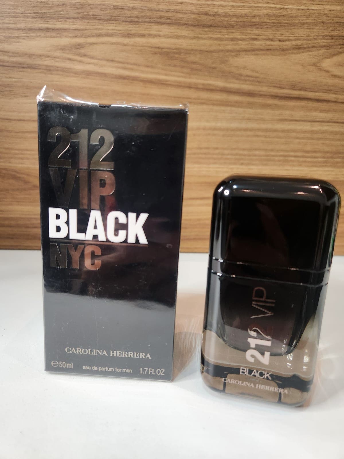 Perfume 212 VIP Black Carolina Herrera